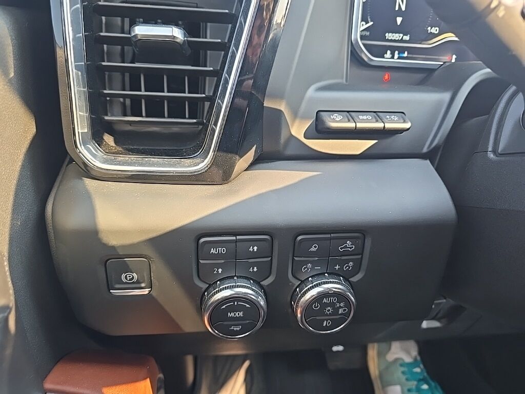 2024 GMC Sierra 3500HD 4x4 Crew Cab Denali Ultimate SRW Fond du Lac WI