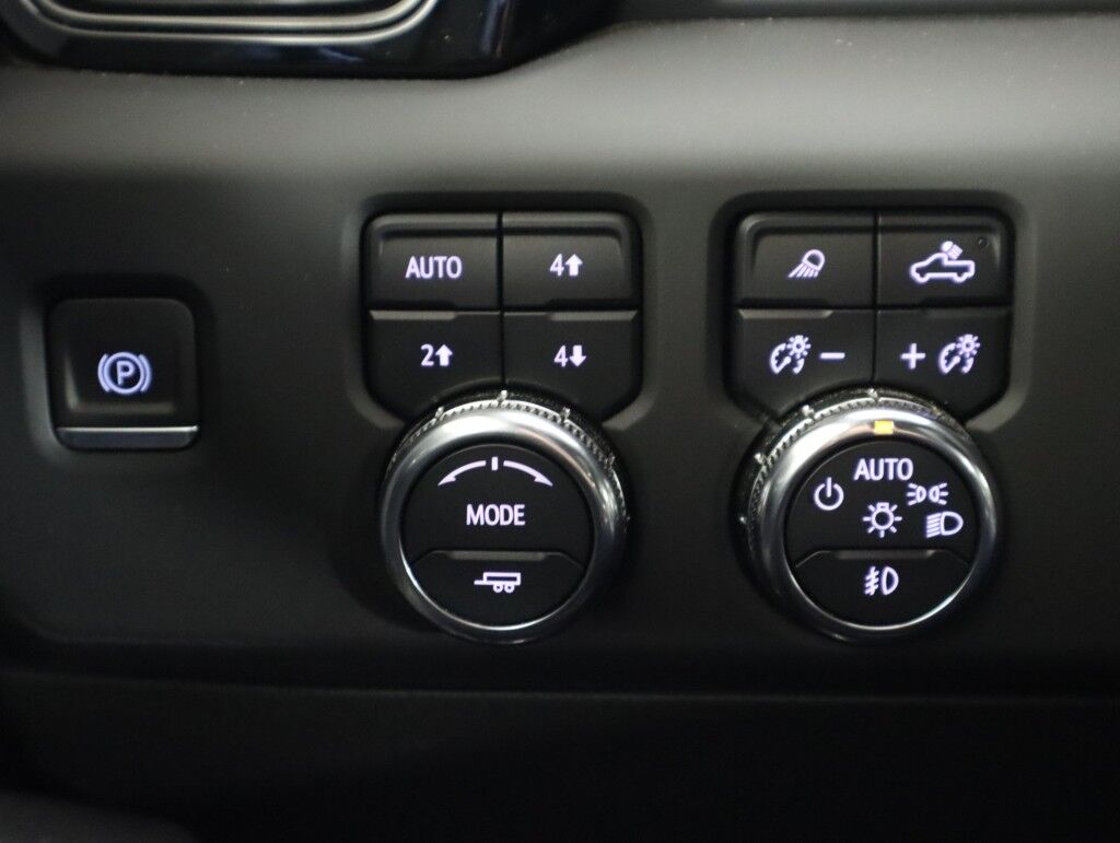 2024 GMC Sierra 3500HD AT4 4WD Crew Cab Duramax Diesel Maumee OH