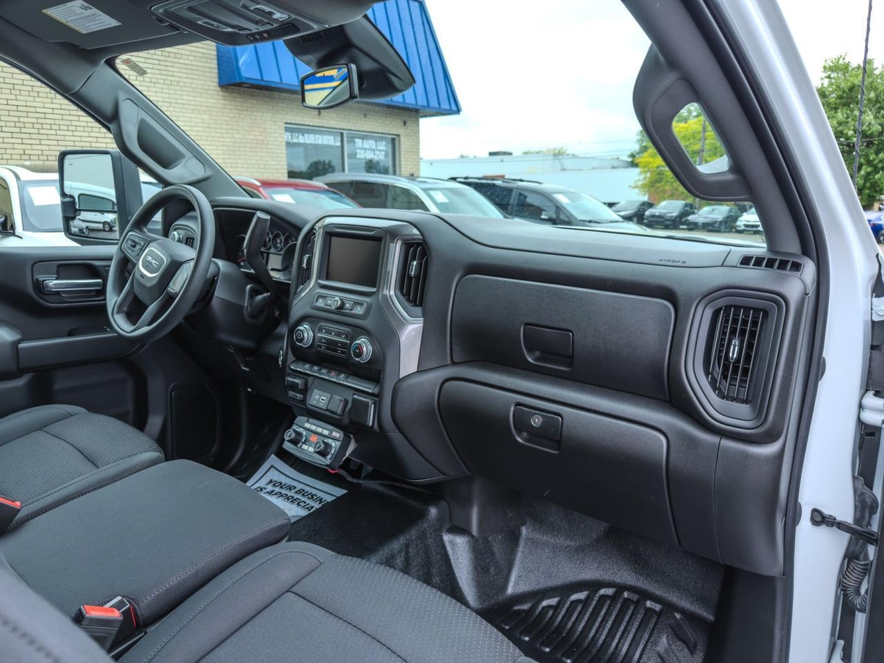 2024 GMC Sierra 3500HD Pro 4WD Tallmadge OH