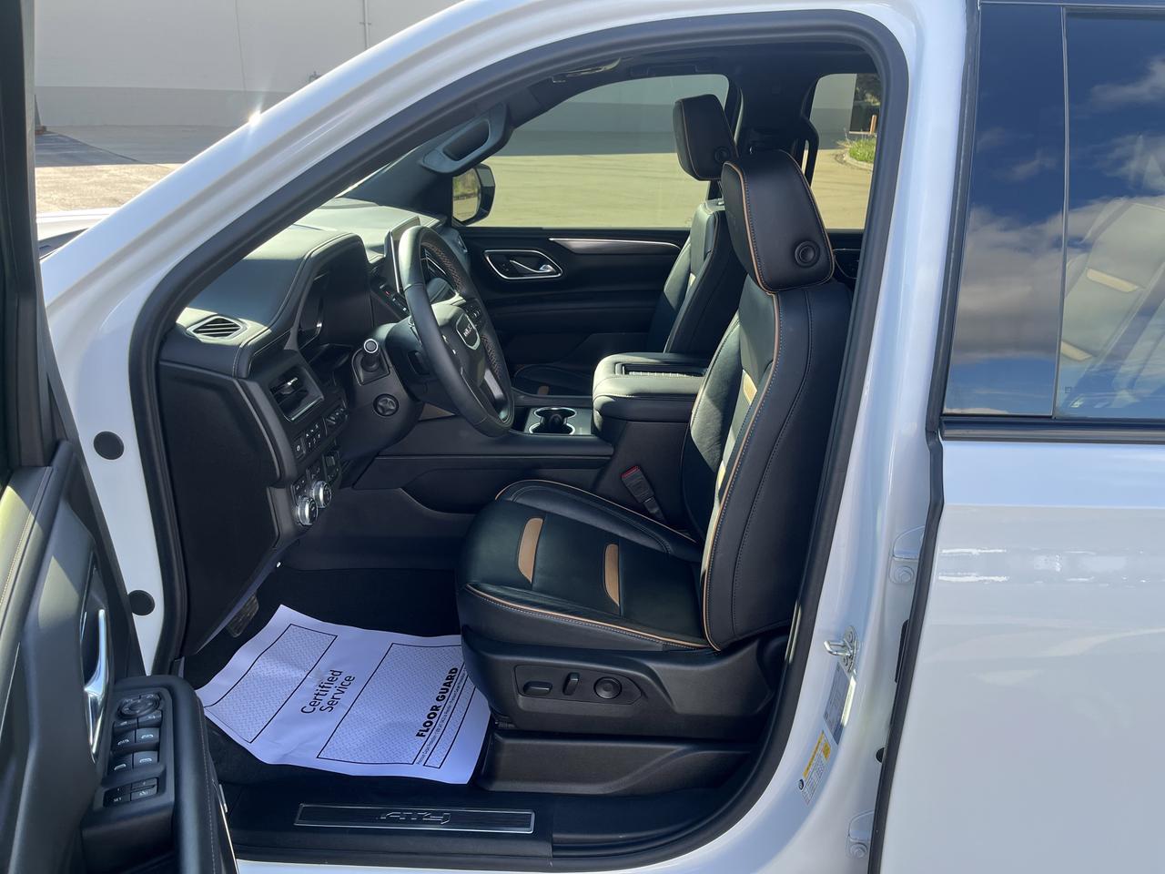 2024 GMC Yukon AT4 4WD 6.2L Premium+Pkg w/Sunroof PwrRetractSteps ColorHead-UpDisplay HD-SrrndVsn Saukville WI