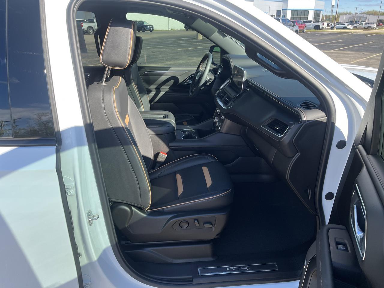 2024 GMC Yukon AT4 4WD 6.2L Premium+Pkg w/Sunroof PwrRetractSteps ColorHead-UpDisplay HD-SrrndVsn Saukville WI