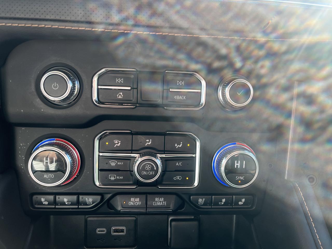 2024 GMC Yukon AT4 4WD 6.2L Premium+Pkg w/Sunroof PwrRetractSteps ColorHead-UpDisplay HD-SrrndVsn Saukville WI