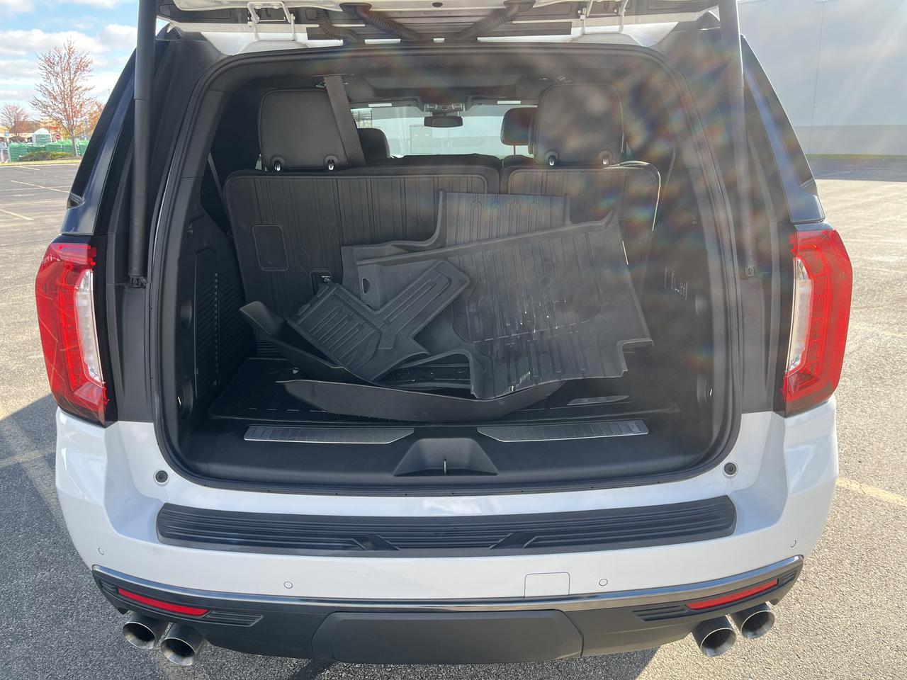 2024 GMC Yukon AT4 4WD 6.2L Premium+Pkg w/Sunroof PwrRetractSteps ColorHead-UpDisplay HD-SrrndVsn Saukville WI