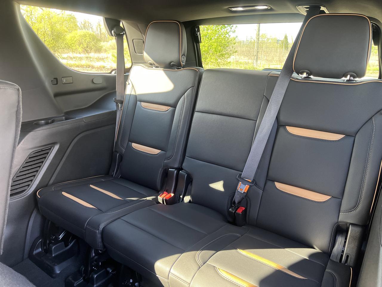 2024 GMC Yukon AT4 4WD 6.2L Premium+Pkg w/Sunroof PwrRetractSteps ColorHead-UpDisplay HD-SrrndVsn Saukville WI