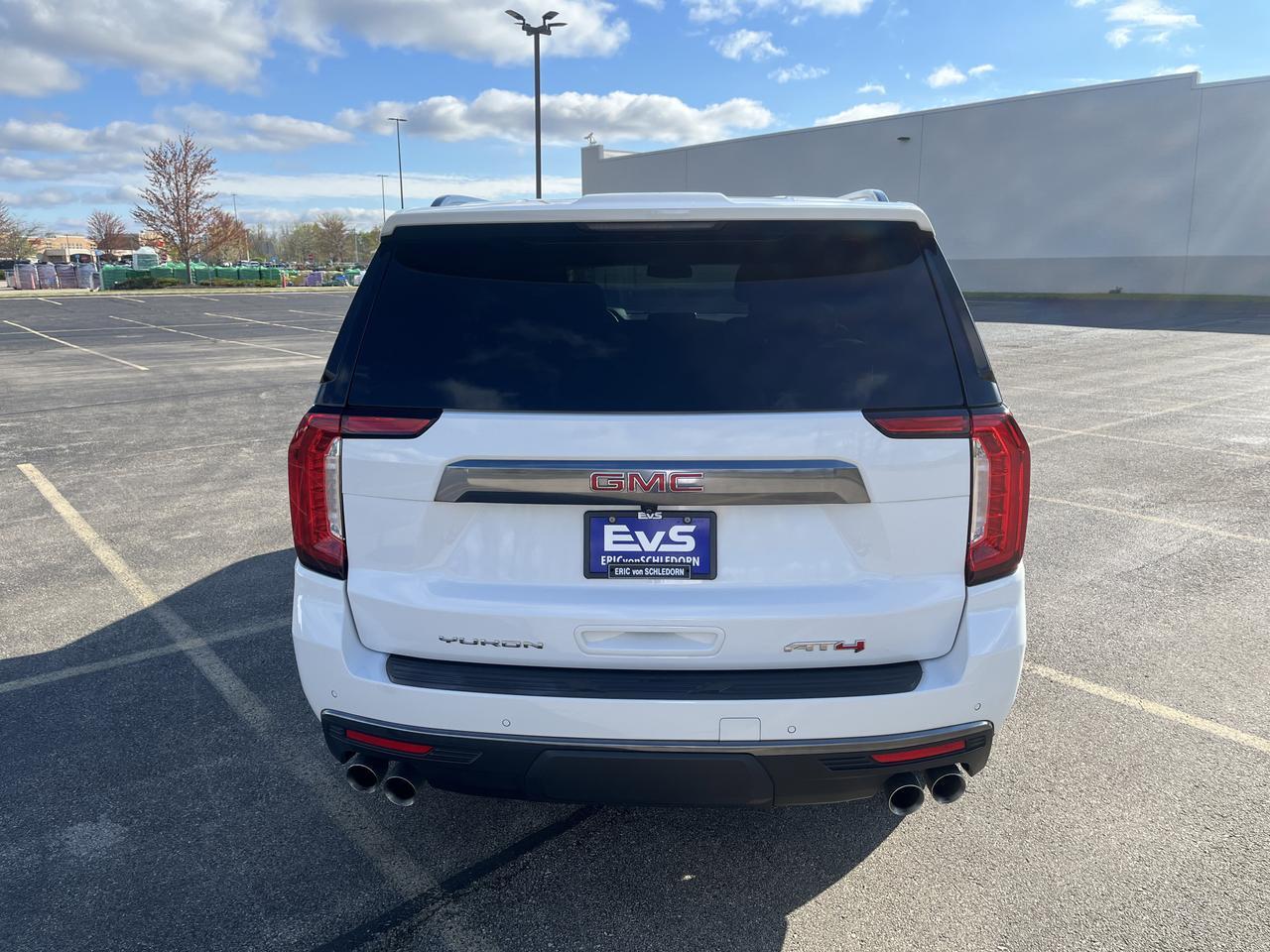 2024 GMC Yukon AT4 4WD 6.2L Premium+Pkg w/Sunroof PwrRetractSteps ColorHead-UpDisplay HD-SrrndVsn Saukville WI