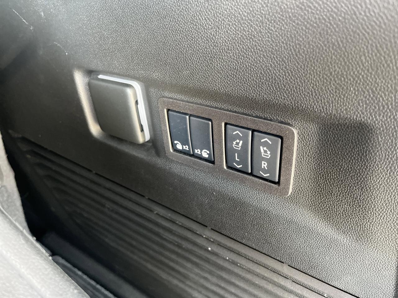 2024 GMC Yukon AT4 4WD 6.2L Premium+Pkg w/Sunroof PwrRetractSteps ColorHead-UpDisplay HD-SrrndVsn Saukville WI