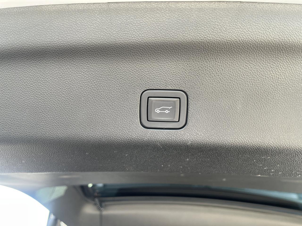 2024 GMC Yukon AT4 4WD 6.2L Premium+Pkg w/Sunroof PwrRetractSteps ColorHead-UpDisplay HD-SrrndVsn Saukville WI