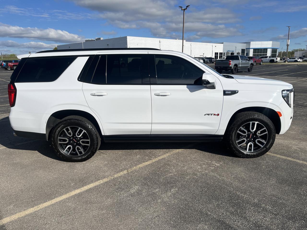 2024 GMC Yukon AT4 4WD 6.2L Premium+Pkg w/Sunroof PwrRetractSteps ColorHead-UpDisplay HD-SrrndVsn Saukville WI