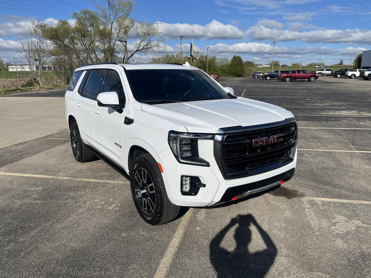 2024 GMC Yukon AT4 4WD 6.2L Premium+Pkg w/Sunroof PwrRetractSteps ColorHead-UpDisplay HD-SrrndVsn Saukville WI