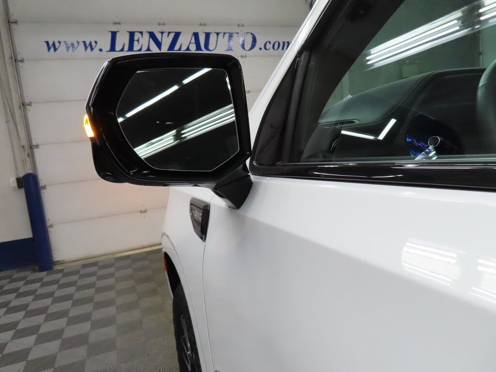 2024 GMC Yukon AT4 4WD 7 Passenger Fond du Lac WI
