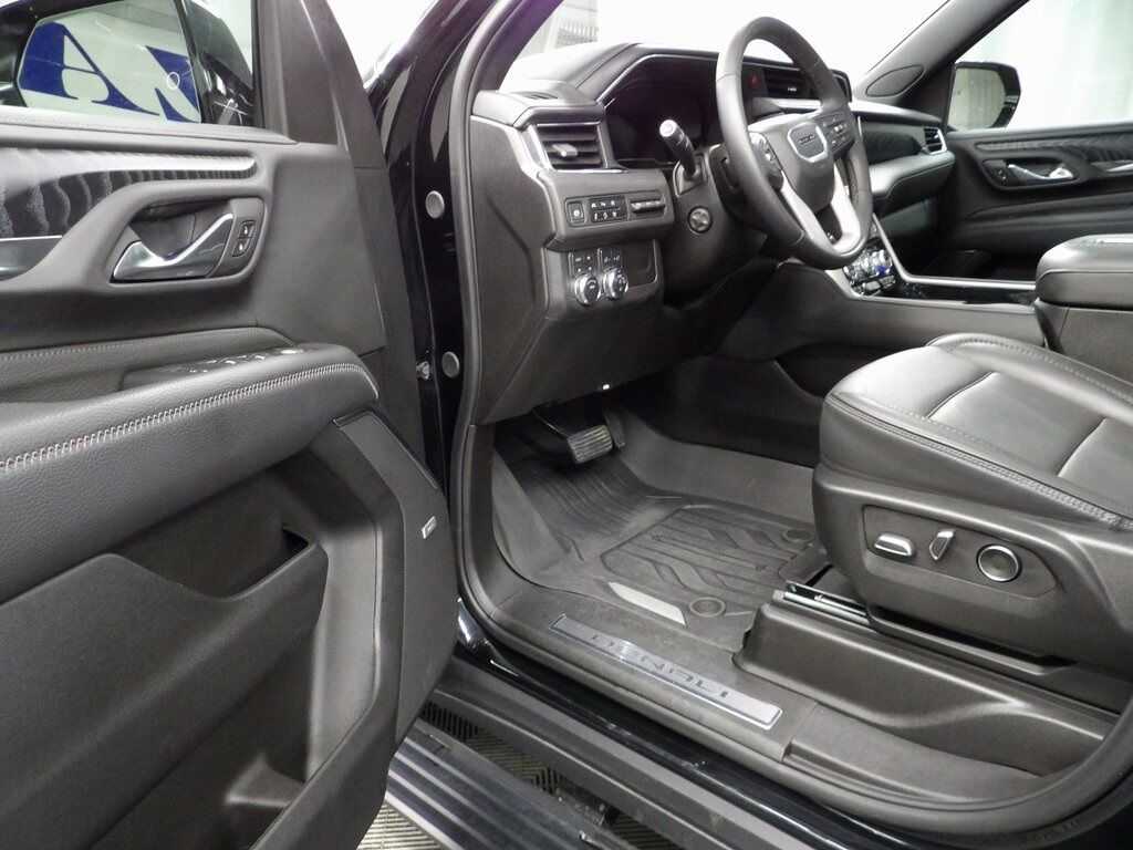 2024 GMC Yukon Denali 4WD 7 Passenger Fond du Lac WI