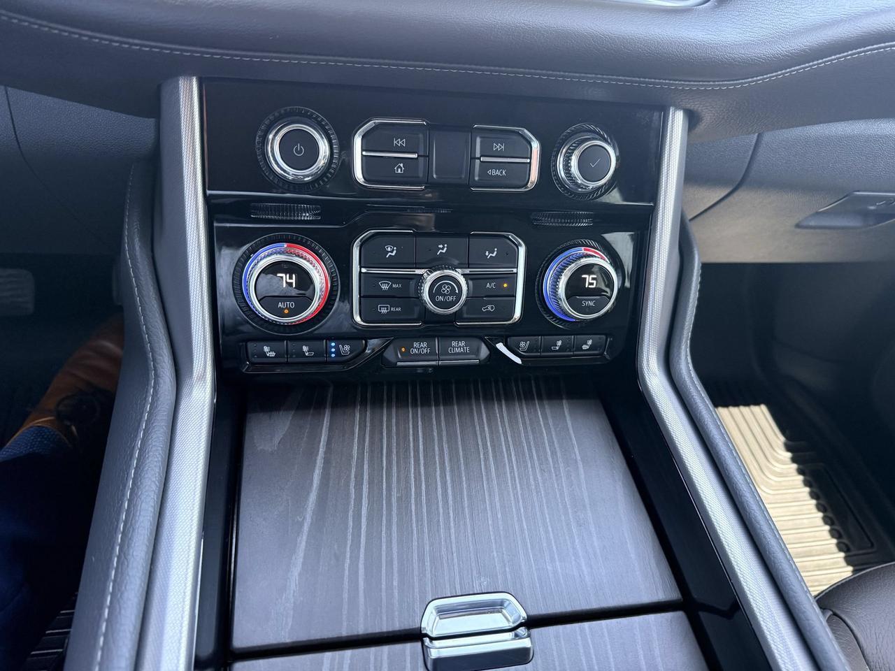 2024 GMC Yukon XL Denali Castroville TX