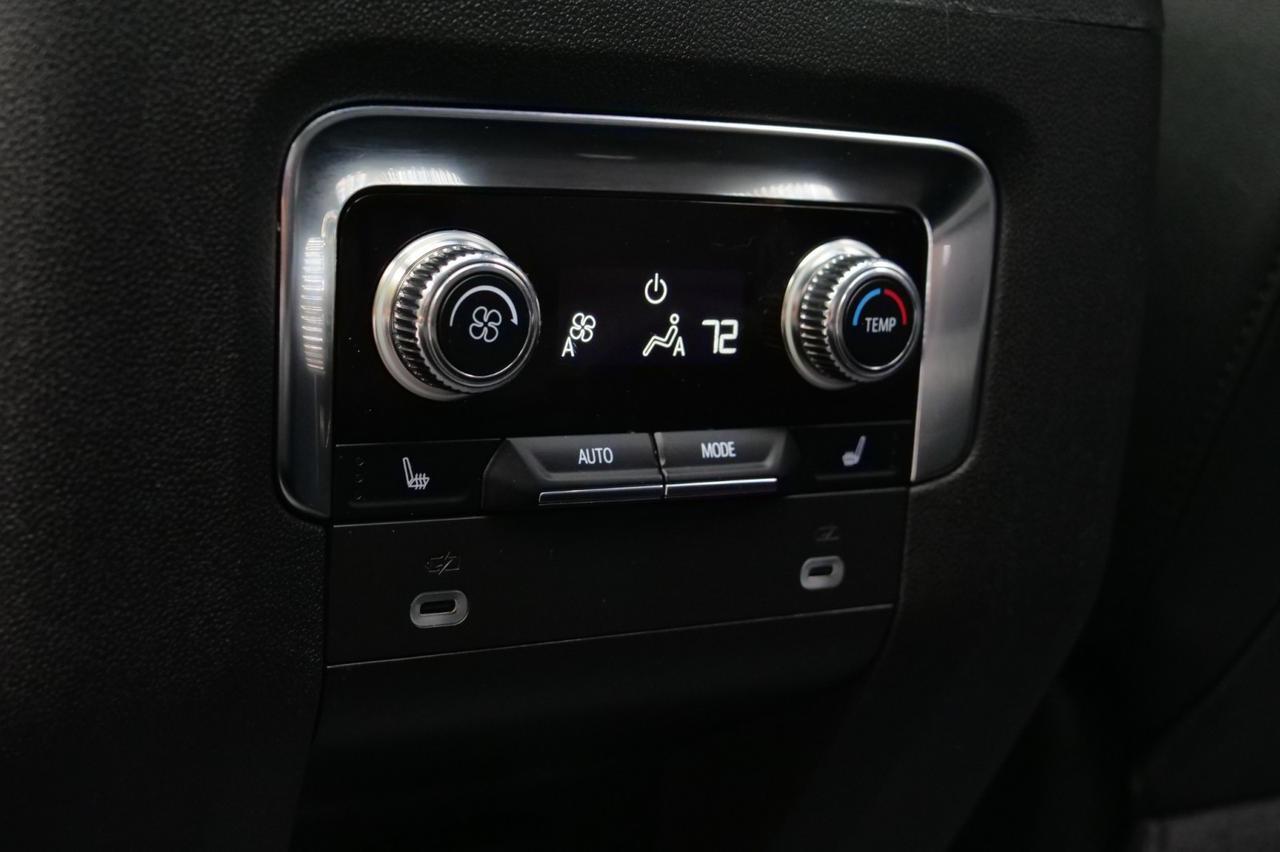 2024 GMC Yukon XL SLT 4WD / UPGRADES / PANO Sunroof / Third Row! Lincolnton NC