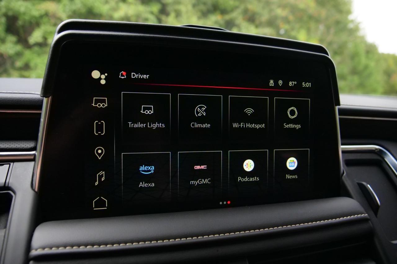 2024 GMC Yukon XL SLT 4WD / UPGRADES / PANO Sunroof / Third Row! Lincolnton NC