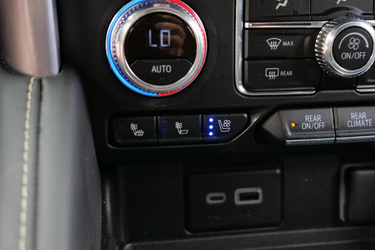 2024 GMC Yukon XL SLT 4WD / UPGRADES / PANO Sunroof / Third Row! Lincolnton NC