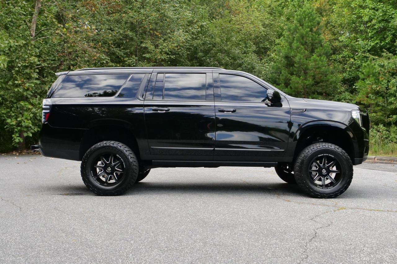 2024 GMC Yukon XL SLT 4WD / UPGRADES / PANO Sunroof / Third Row! Lincolnton NC
