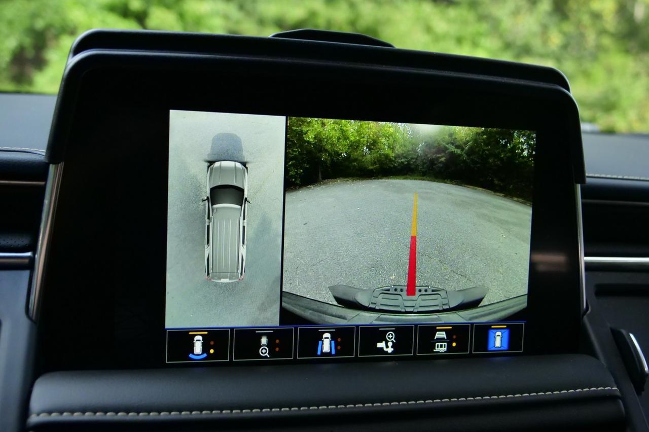 2024 GMC Yukon XL SLT 4WD / UPGRADES / PANO Sunroof / Third Row! Lincolnton NC