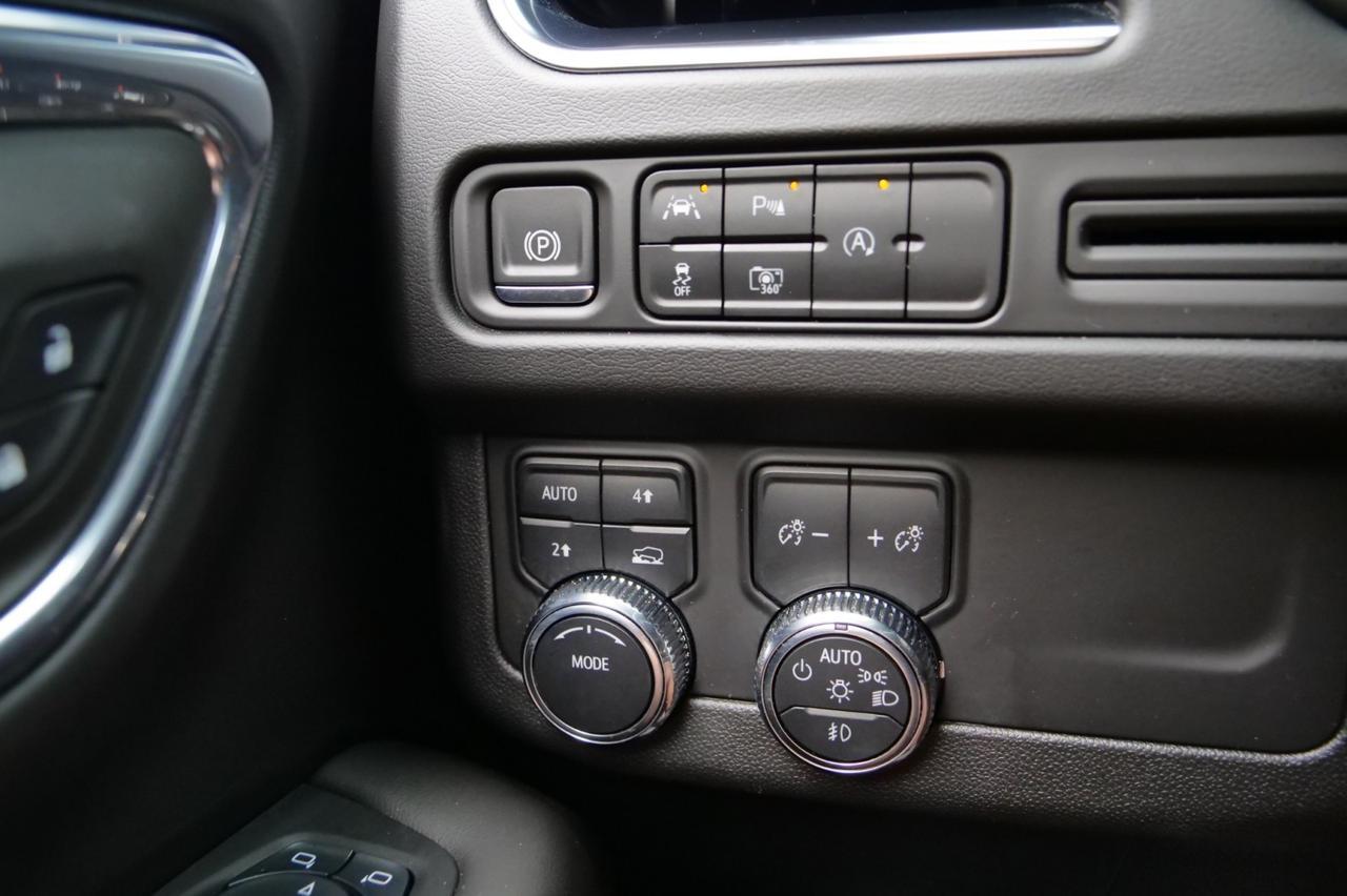 2024 GMC Yukon XL SLT 4WD / UPGRADES / PANO Sunroof / Third Row! Lincolnton NC