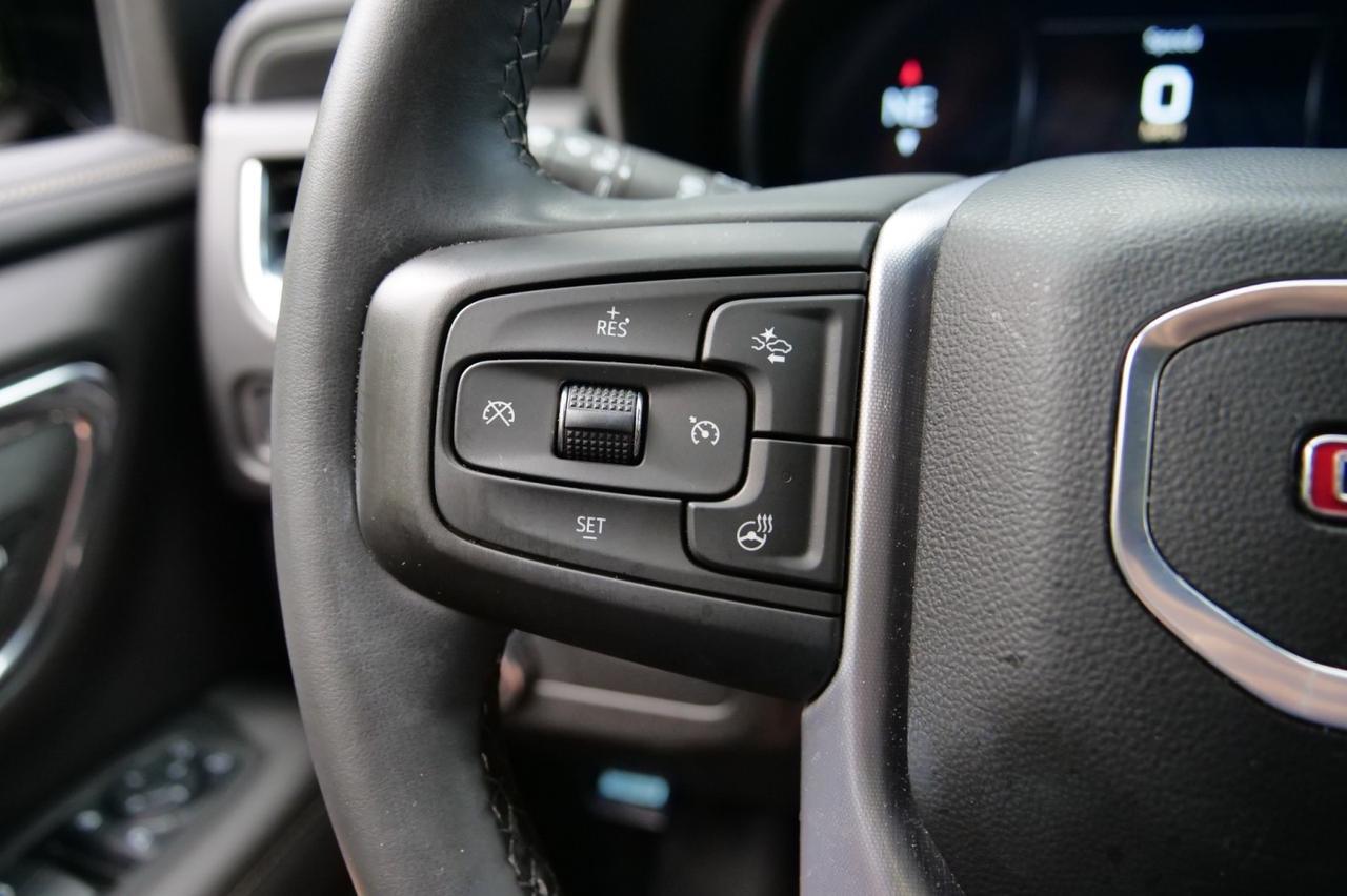 2024 GMC Yukon XL SLT 4WD / UPGRADES / PANO Sunroof / Third Row! Lincolnton NC