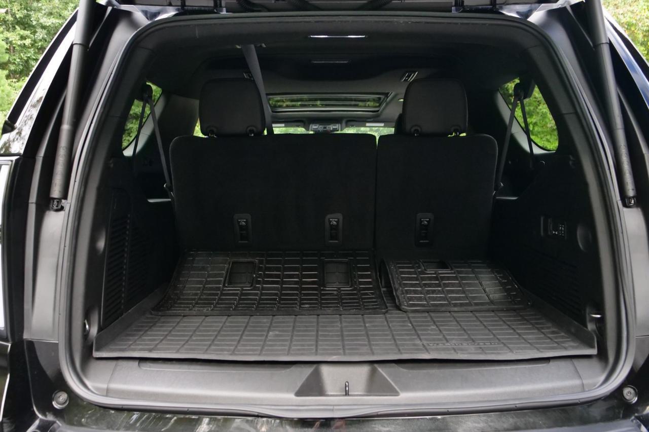 2024 GMC Yukon XL SLT 4WD / UPGRADES / PANO Sunroof / Third Row! Lincolnton NC