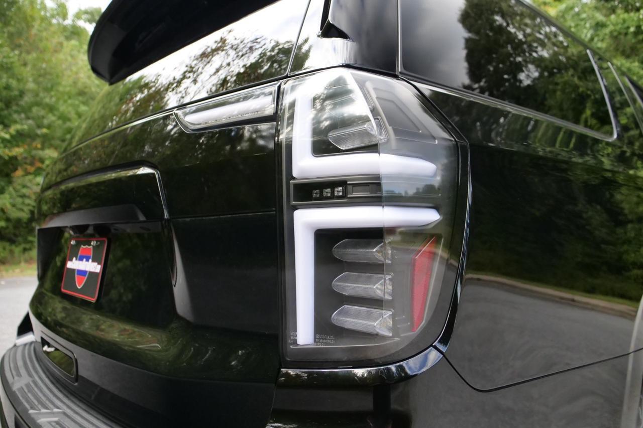 2024 GMC Yukon XL SLT 4WD / UPGRADES / PANO Sunroof / Third Row! Lincolnton NC