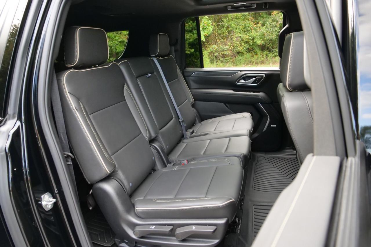 2024 GMC Yukon XL SLT 4WD / UPGRADES / PANO Sunroof / Third Row! Lincolnton NC