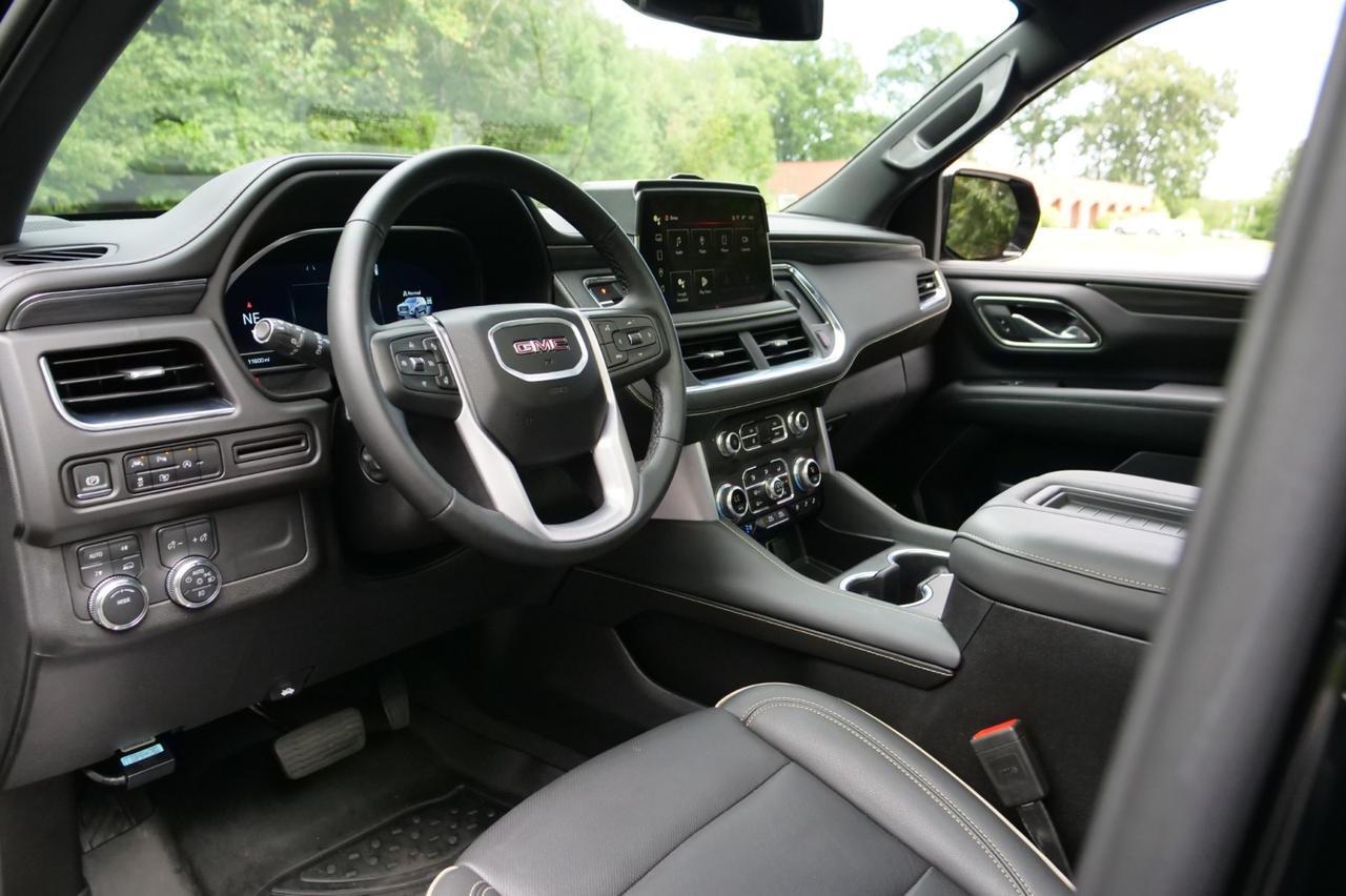 2024 GMC Yukon XL SLT 4WD / UPGRADES / PANO Sunroof / Third Row! Lincolnton NC