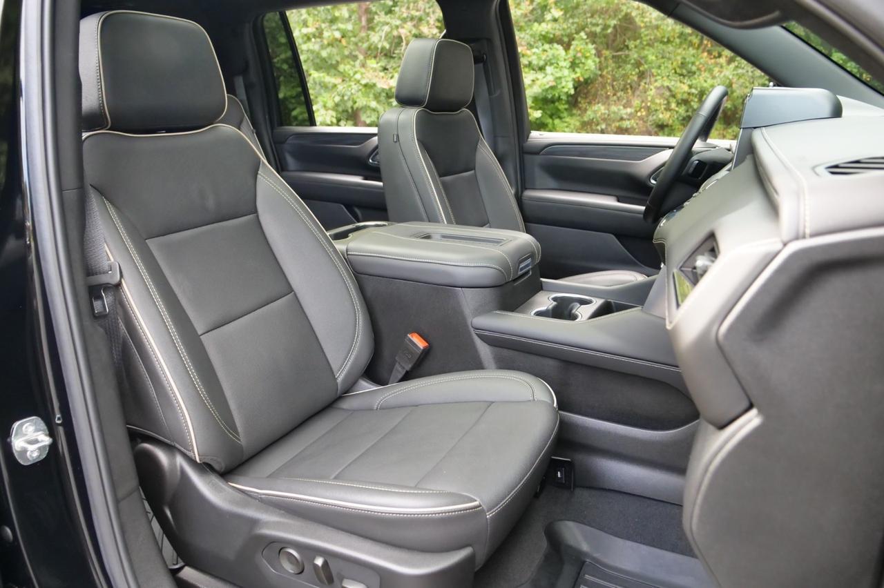 2024 GMC Yukon XL SLT 4WD / UPGRADES / PANO Sunroof / Third Row! Lincolnton NC