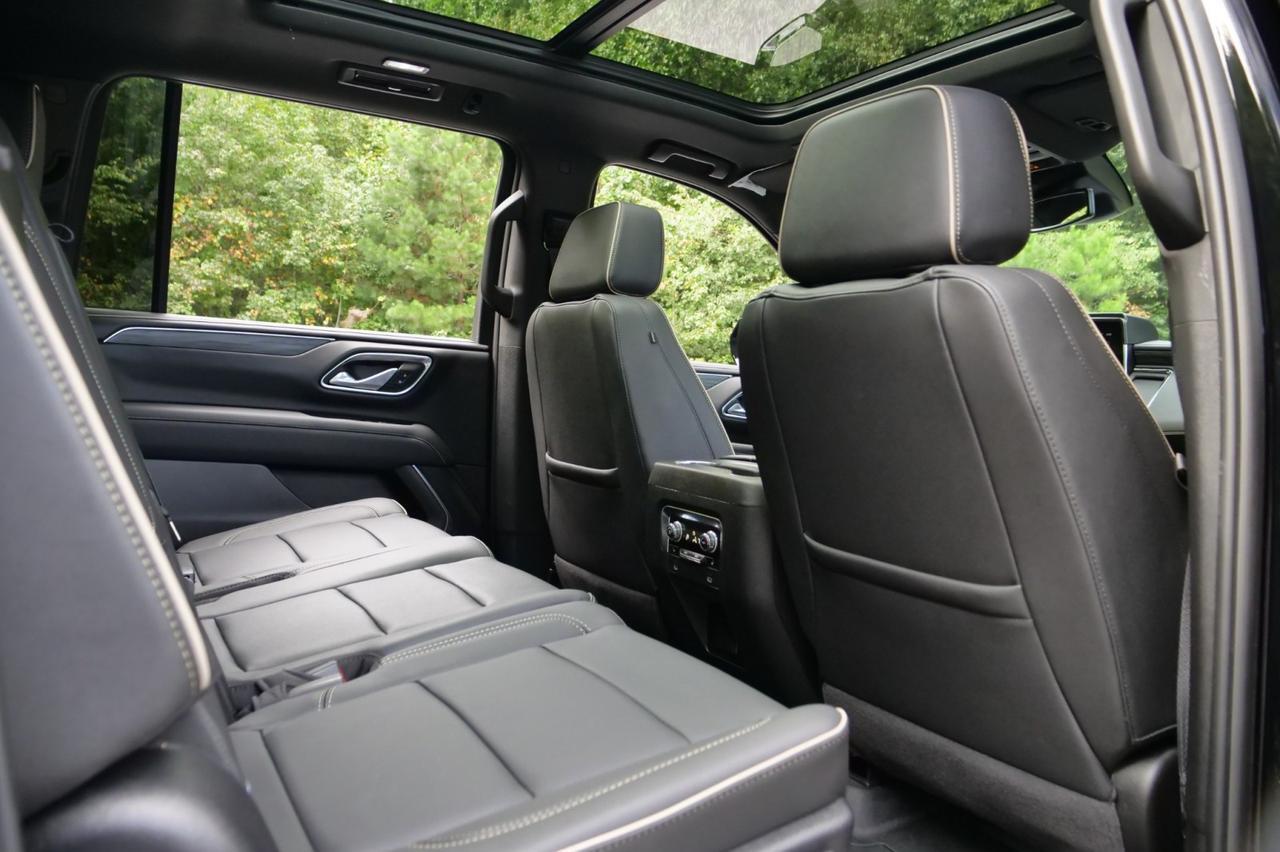 2024 GMC Yukon XL SLT 4WD / UPGRADES / PANO Sunroof / Third Row! Lincolnton NC