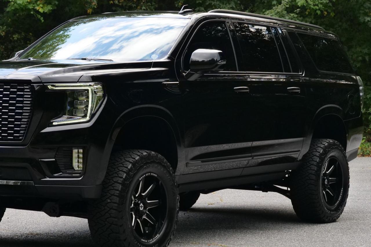 2024 GMC Yukon XL SLT 4WD / UPGRADES / PANO Sunroof / Third Row! Lincolnton NC