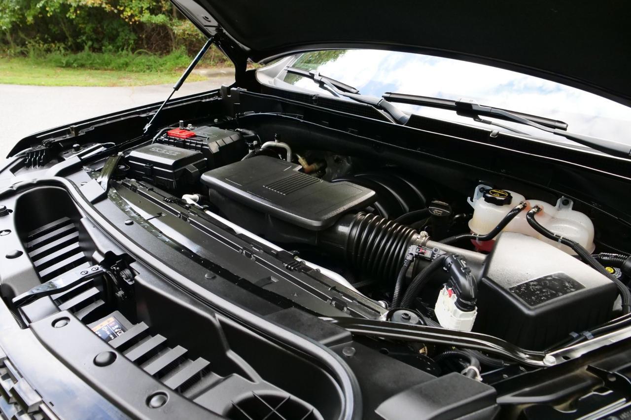 2024 GMC Yukon XL SLT 4WD / UPGRADES / PANO Sunroof / Third Row! Lincolnton NC