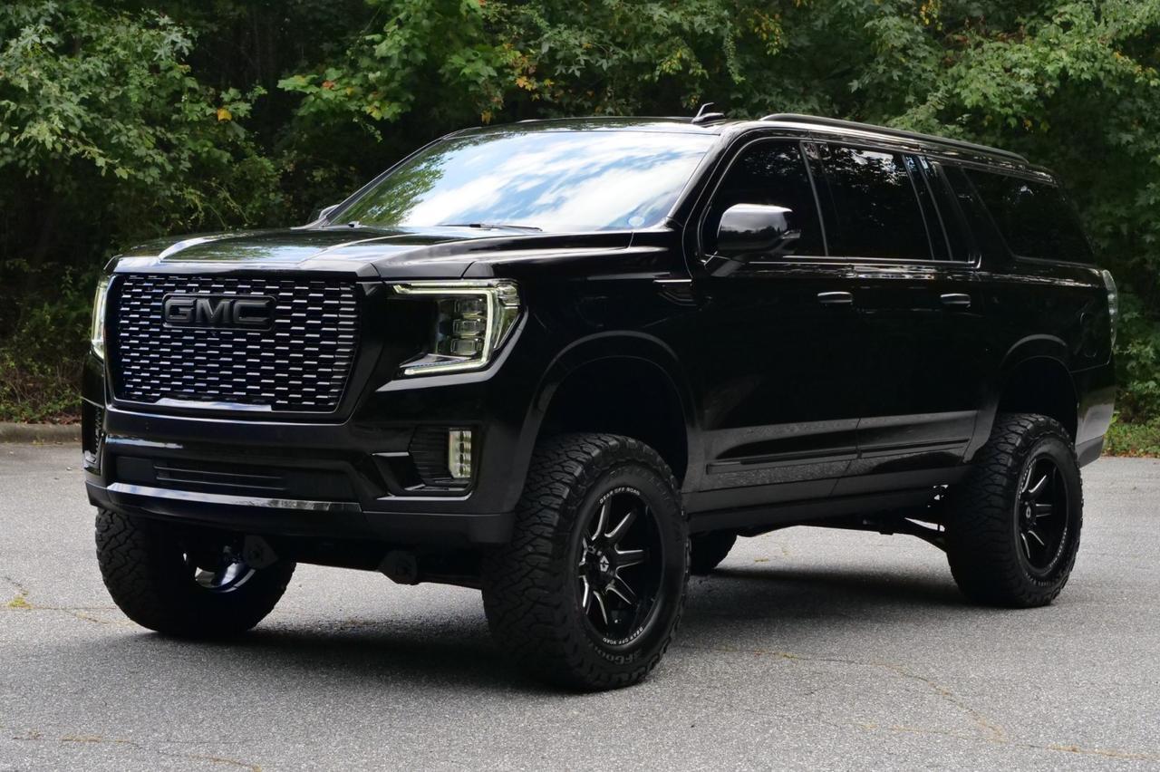 2024 GMC Yukon XL SLT 4WD / UPGRADES / PANO Sunroof / Third Row! Lincolnton NC