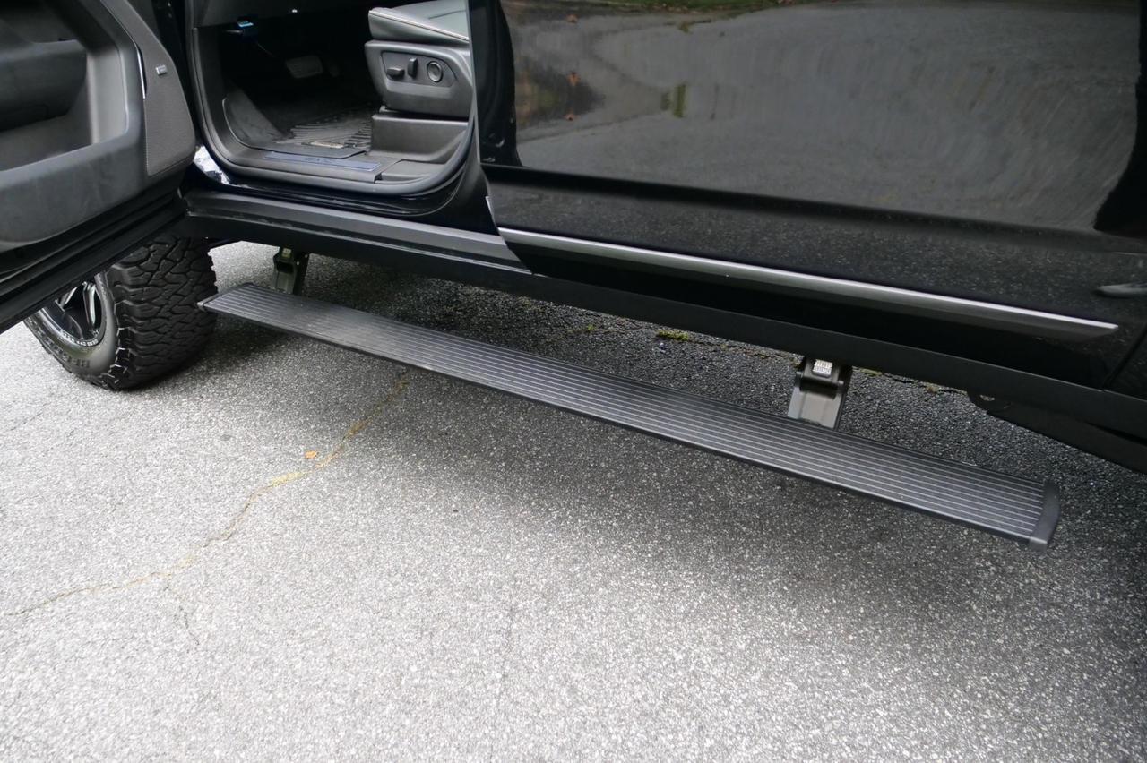 2024 GMC Yukon XL SLT 4WD / UPGRADES / PANO Sunroof / Third Row! Lincolnton NC