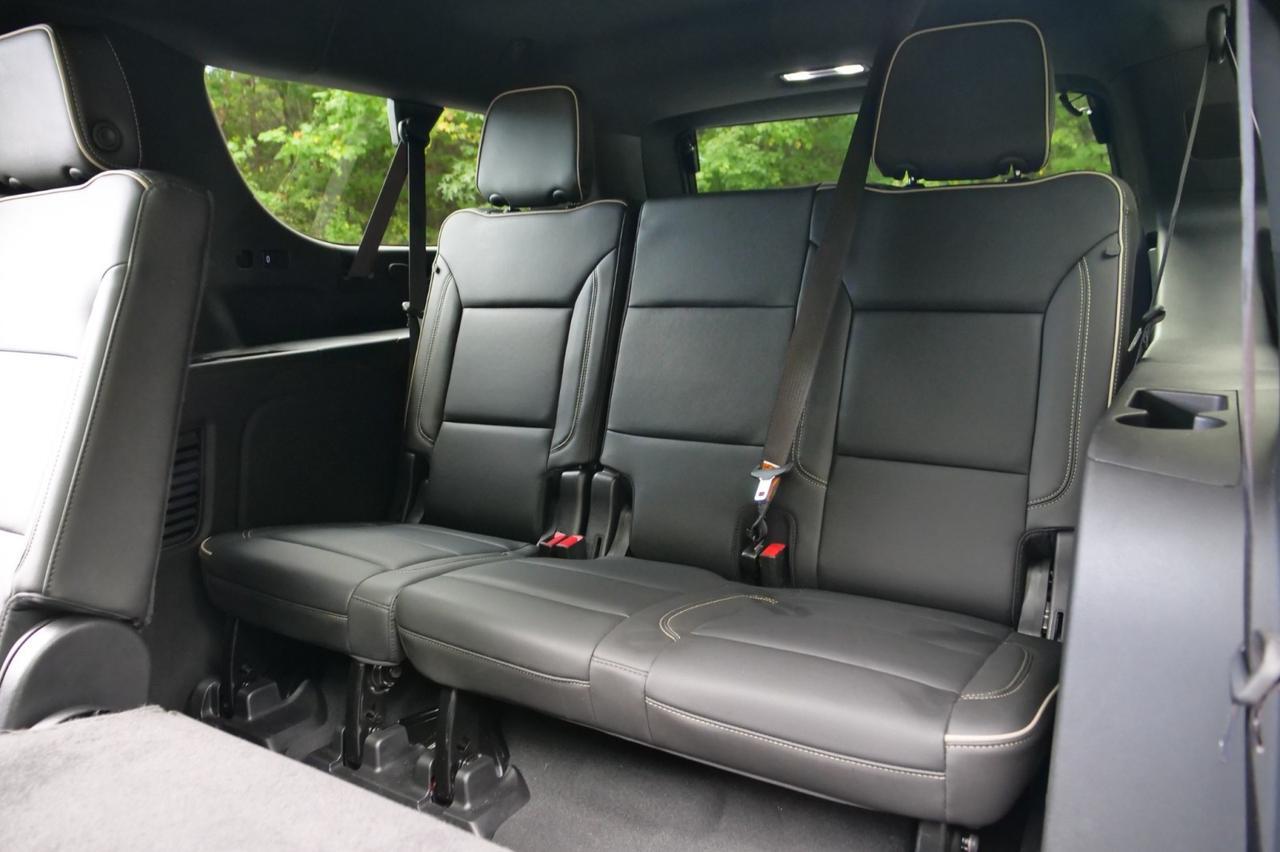 2024 GMC Yukon XL SLT 4WD / UPGRADES / PANO Sunroof / Third Row! Lincolnton NC