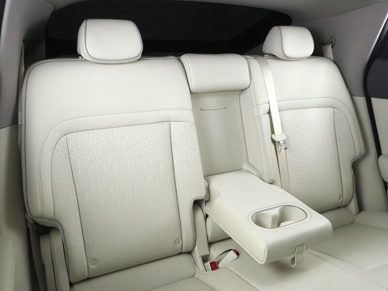 2024 Genesis GV60 Advanced AWD *HEADS-UP DISPLAY, NAVIGATION, ADAPTIVE CRUISE, SAFETY ALERTS, 360 VIEW CAMERAS, PANORAMA GLASS ROOF, LEATHER, CLIMATE SEATS, HEATED STEERING, BANG & OLUFSEN, WIRELESS CHARGING, ANDROID & APPLE Round Rock TX