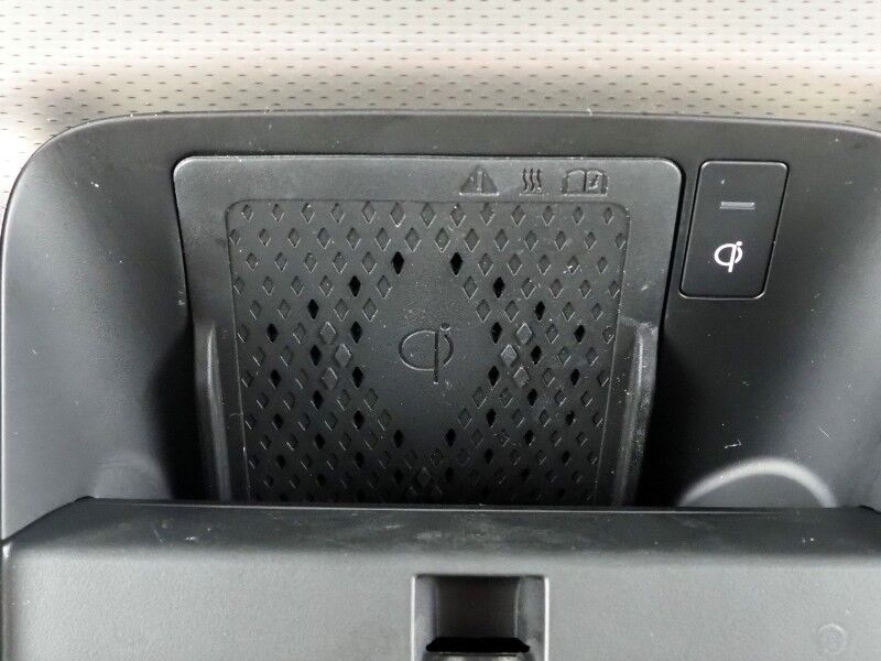 2024 Genesis GV60 Advanced AWD *HEADS-UP DISPLAY, NAVIGATION, ADAPTIVE CRUISE, SAFETY ALERTS, 360 VIEW CAMERAS, PANORAMA GLASS ROOF, LEATHER, CLIMATE SEATS, HEATED STEERING, BANG & OLUFSEN, WIRELESS CHARGING, ANDROID & APPLE Round Rock TX