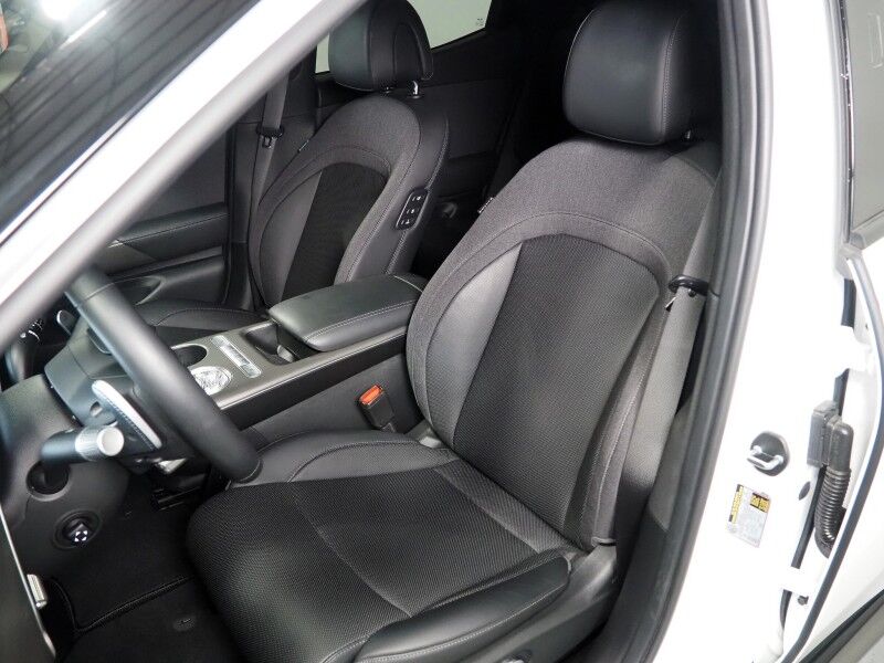 2024 Genesis GV60 Standard *HEADS-UP DISPLAY, NAVIGATION, ADAPTIVE CRUISE, SAFETY ALERTS, BACKUP-CAMERA, COLOR TOUCHSCREEN, PANORAMA GLASS ROOF, HEATED SEATS, POWER LIFTGATE, WIRELESS CHARGING, ANDROID & APPLE Round Rock TX