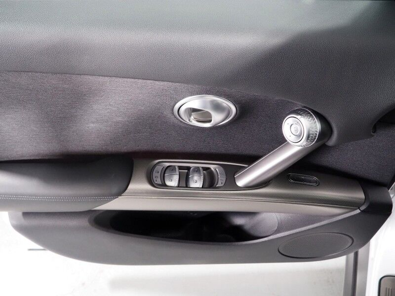 2024 Genesis GV60 Standard *HEADS-UP DISPLAY, NAVIGATION, ADAPTIVE CRUISE, SAFETY ALERTS, BACKUP-CAMERA, COLOR TOUCHSCREEN, PANORAMA GLASS ROOF, HEATED SEATS, POWER LIFTGATE, WIRELESS CHARGING, ANDROID & APPLE Round Rock TX