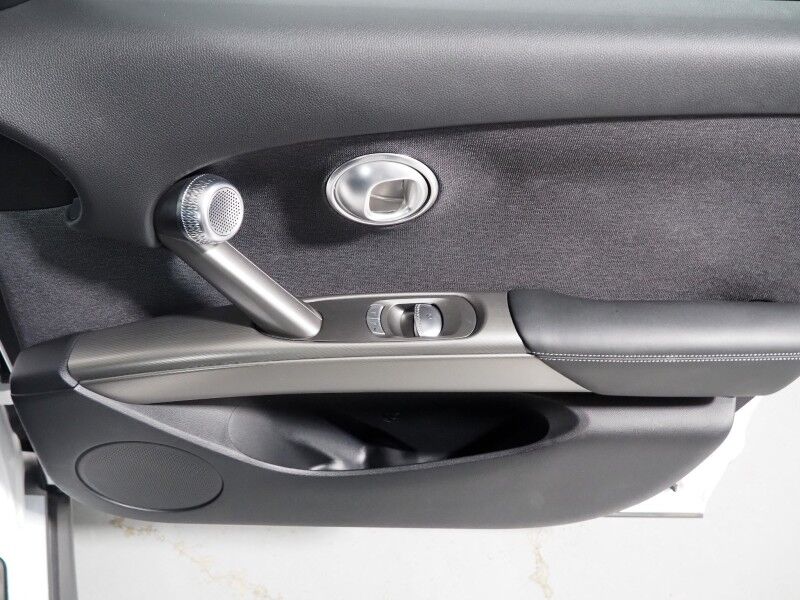 2024 Genesis GV60 Standard *HEADS-UP DISPLAY, NAVIGATION, ADAPTIVE CRUISE, SAFETY ALERTS, BACKUP-CAMERA, COLOR TOUCHSCREEN, PANORAMA GLASS ROOF, HEATED SEATS, POWER LIFTGATE, WIRELESS CHARGING, ANDROID & APPLE Round Rock TX