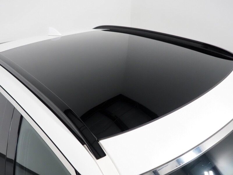 2024 Genesis GV60 Standard *HEADS-UP DISPLAY, NAVIGATION, ADAPTIVE CRUISE, SAFETY ALERTS, BACKUP-CAMERA, COLOR TOUCHSCREEN, PANORAMA GLASS ROOF, HEATED SEATS, POWER LIFTGATE, WIRELESS CHARGING, ANDROID & APPLE Round Rock TX