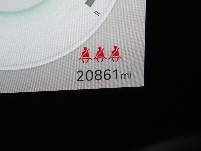 2024 Genesis GV60 Standard *HEADS-UP DISPLAY, NAVIGATION, ADAPTIVE CRUISE, SAFETY ALERTS, BACKUP-CAMERA, COLOR TOUCHSCREEN, PANORAMA GLASS ROOF, HEATED SEATS, POWER LIFTGATE, WIRELESS CHARGING, ANDROID & APPLE Round Rock TX