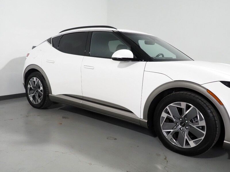 2024 Genesis GV60 Standard *HEADS-UP DISPLAY, NAVIGATION, ADAPTIVE CRUISE, SAFETY ALERTS, BACKUP-CAMERA, COLOR TOUCHSCREEN, PANORAMA GLASS ROOF, HEATED SEATS, POWER LIFTGATE, WIRELESS CHARGING, ANDROID & APPLE Round Rock TX