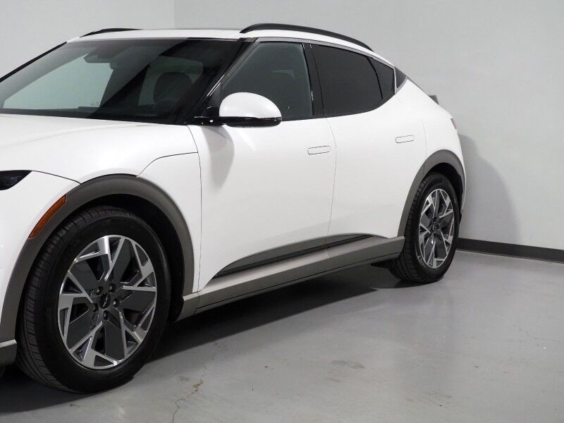 2024 Genesis GV60 Standard *HEADS-UP DISPLAY, NAVIGATION, ADAPTIVE CRUISE, SAFETY ALERTS, BACKUP-CAMERA, COLOR TOUCHSCREEN, PANORAMA GLASS ROOF, HEATED SEATS, POWER LIFTGATE, WIRELESS CHARGING, ANDROID & APPLE Round Rock TX