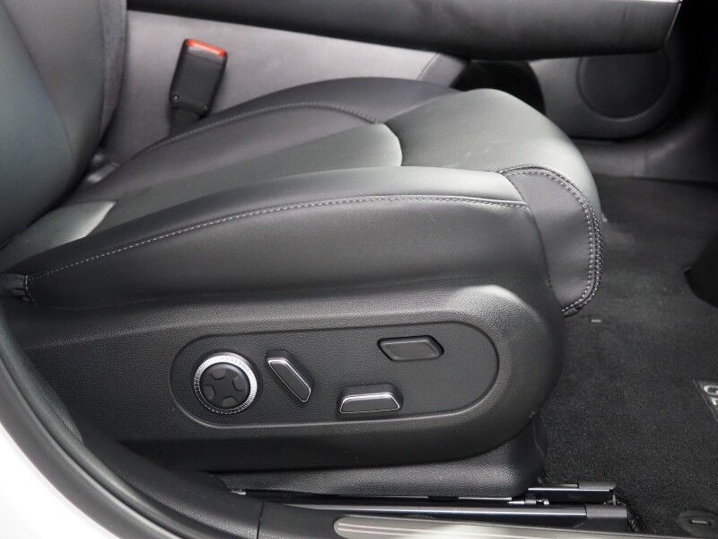 2024 Genesis GV60 Standard *HEADS-UP DISPLAY, NAVIGATION, ADAPTIVE CRUISE, SAFETY ALERTS, BACKUP-CAMERA, COLOR TOUCHSCREEN, PANORAMA GLASS ROOF, HEATED SEATS, POWER LIFTGATE, WIRELESS CHARGING, ANDROID & APPLE Round Rock TX