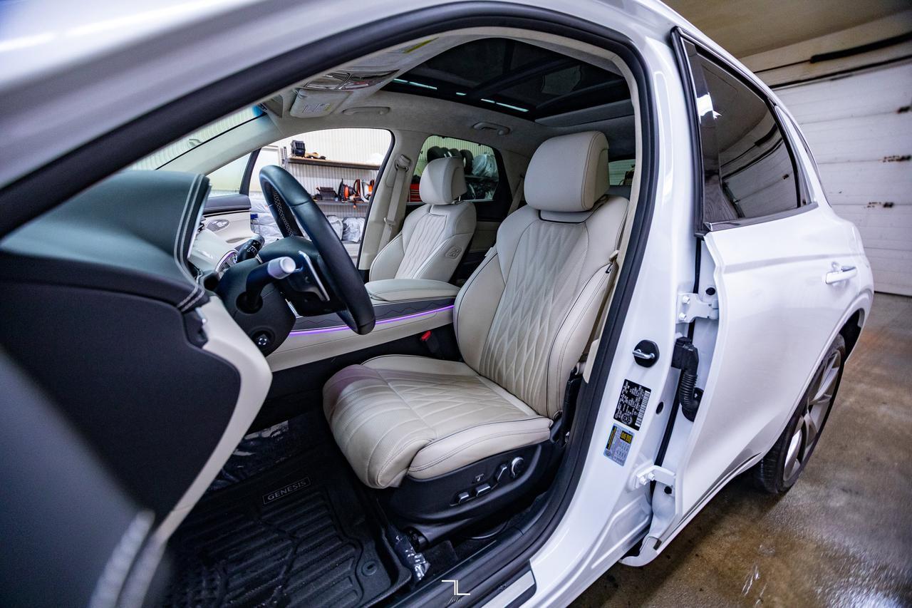 2024 Genesis GV70 AWD Prestige Leather Roof Nav BCam Red Deer AB