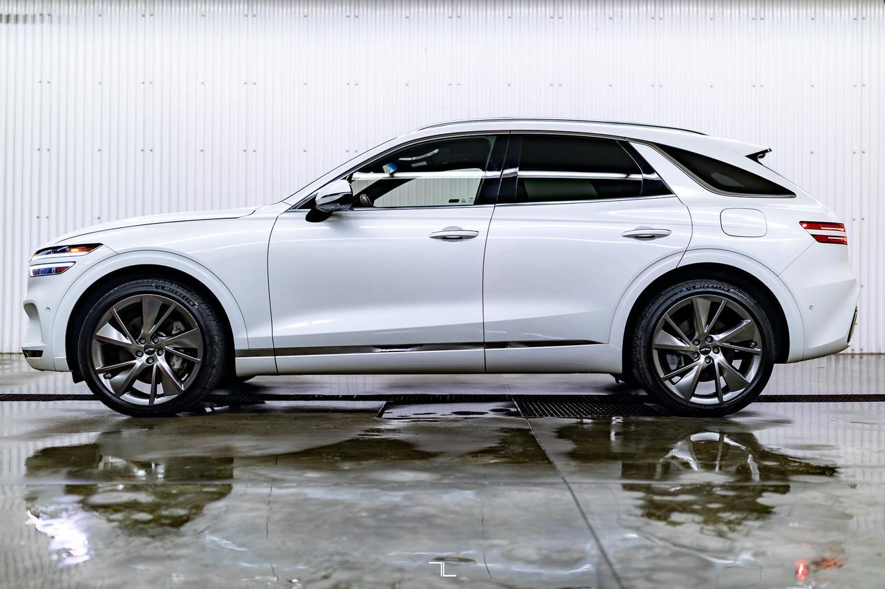 2024 Genesis GV70 AWD Prestige Leather Roof Nav BCam Red Deer AB