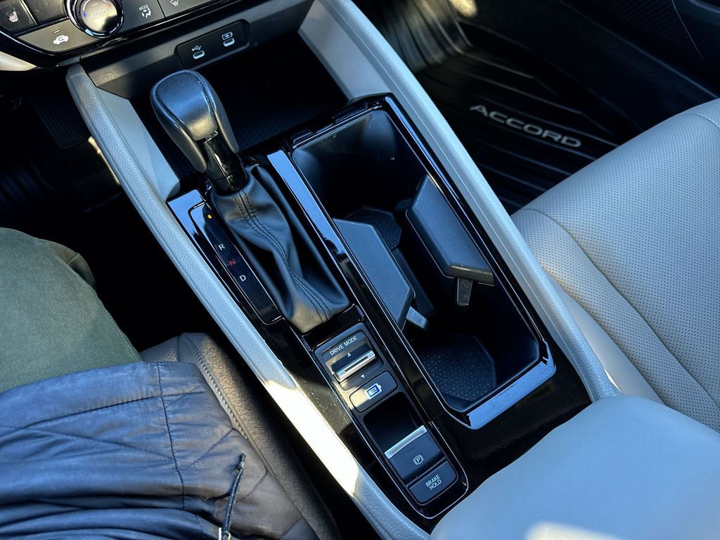 2024 Honda Accord Hybrid EX-L - Photo 19