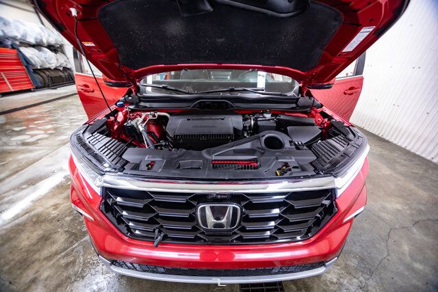 2024 Honda Pilot AWD Touring Leather Roof Nav BCam Red Deer AB