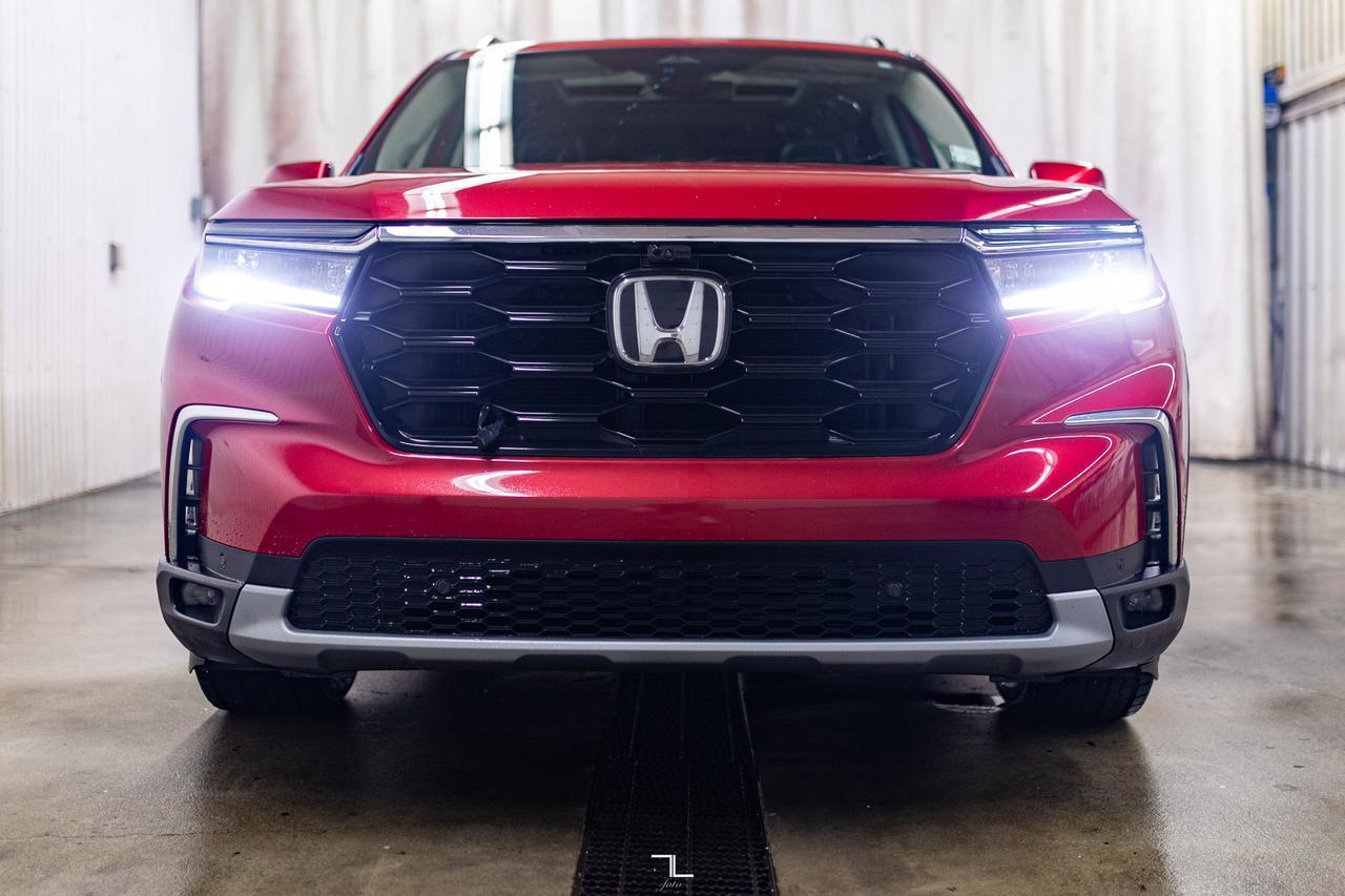 2024 Honda Pilot AWD Touring Leather Roof Nav BCam Red Deer AB