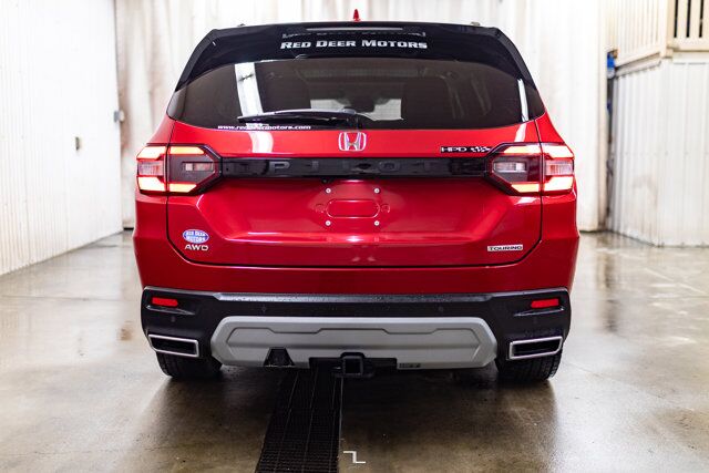 2024 Honda Pilot AWD Touring Leather Roof Nav BCam Red Deer AB
